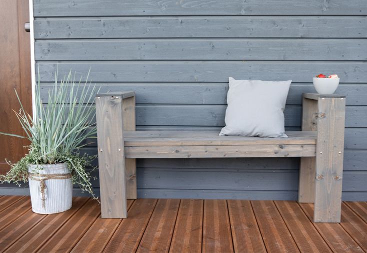 Banc de jardin en bois imprégné gris avec accoudoirs – 130 x 36 x 68 cm