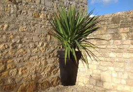 Pot de fleurs angulaire en polyéthylène haute densité