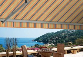 Store banne manuel aluminium semi-coffre PVC et acrylique 5 x 3 m techsun