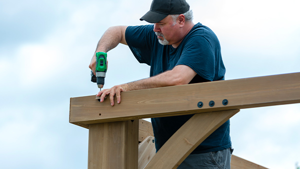 montage pergola autoportée bois