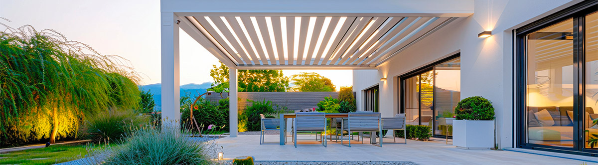 pergola aluminium toiture lames orientables blanches